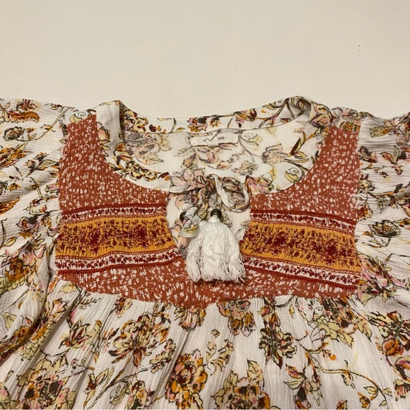 ⭐️ Maurices floral top size small - Picture 4 of 7